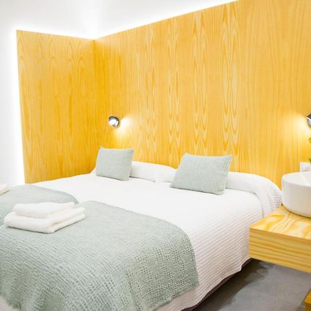 Kalidas Hostel Suites Кальдас-де-Рейес Экстерьер фото