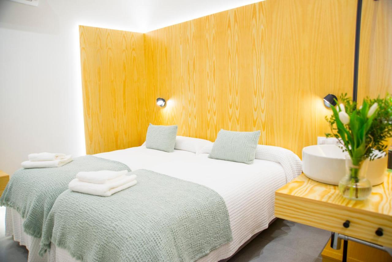 Kalidas Hostel Suites Кальдас-де-Рейес Экстерьер фото
