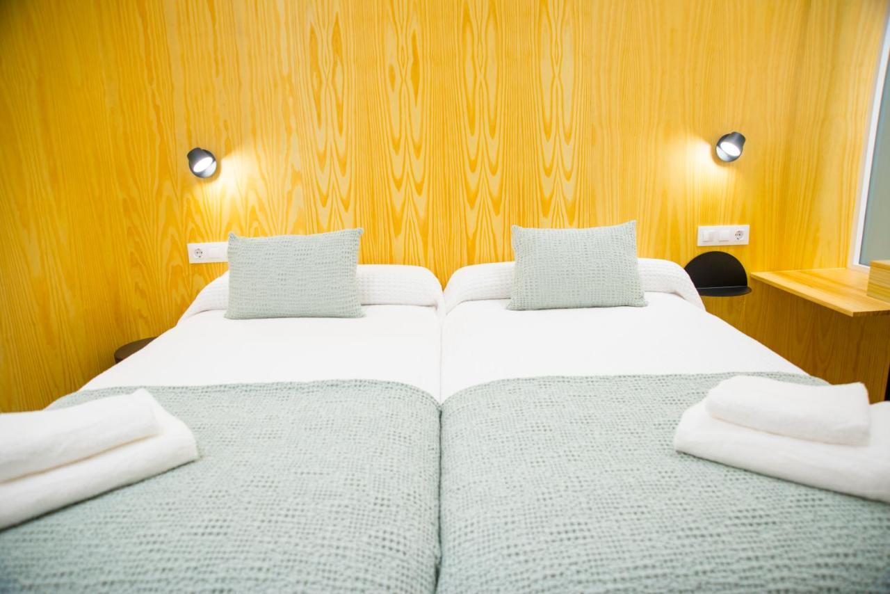 Kalidas Hostel Suites Кальдас-де-Рейес Экстерьер фото